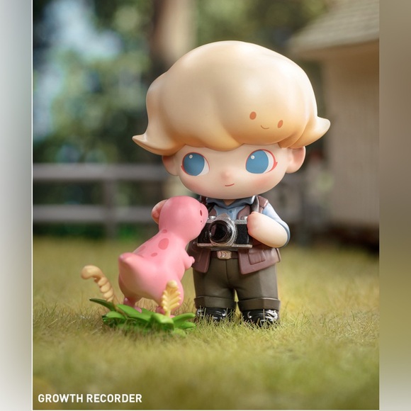 Jurassic World DIMOO Figure - Growth Recorder - Picture 1 of 5